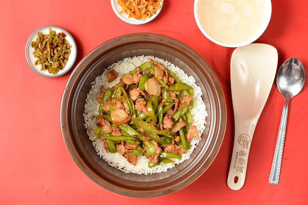 龙牌辣椒炒肉拌饭
